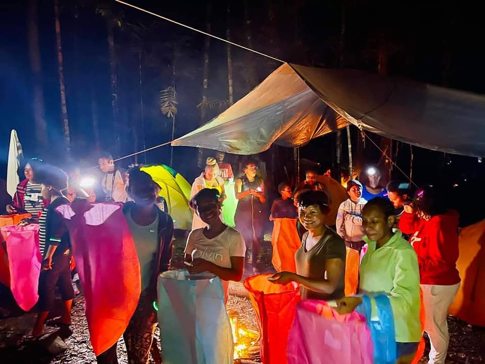 Sendero Kokoda y acampada nocturna