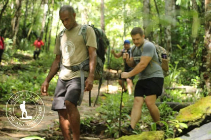 Sendero Kokoda y acampada nocturna